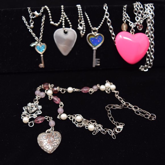 Bundle of 11 Heart Necklaces Mixed Metals Various Sizes Crafts Fashion Costume - Picture 6 of 9